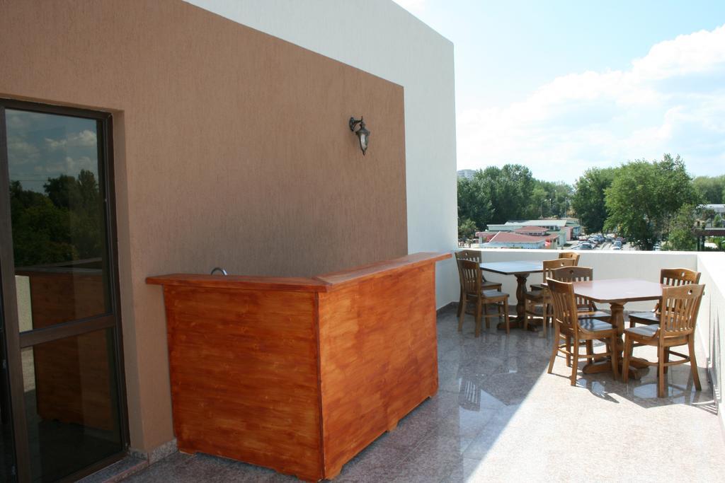 מאמאיה Hotel Mihaela מראה חיצוני תמונה